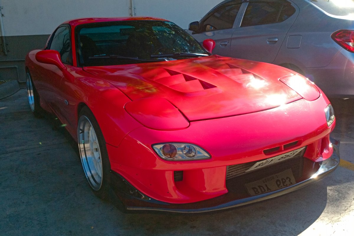 Mazda RX-7 FD3S front three-quarter view, Wikimedia Commons photo