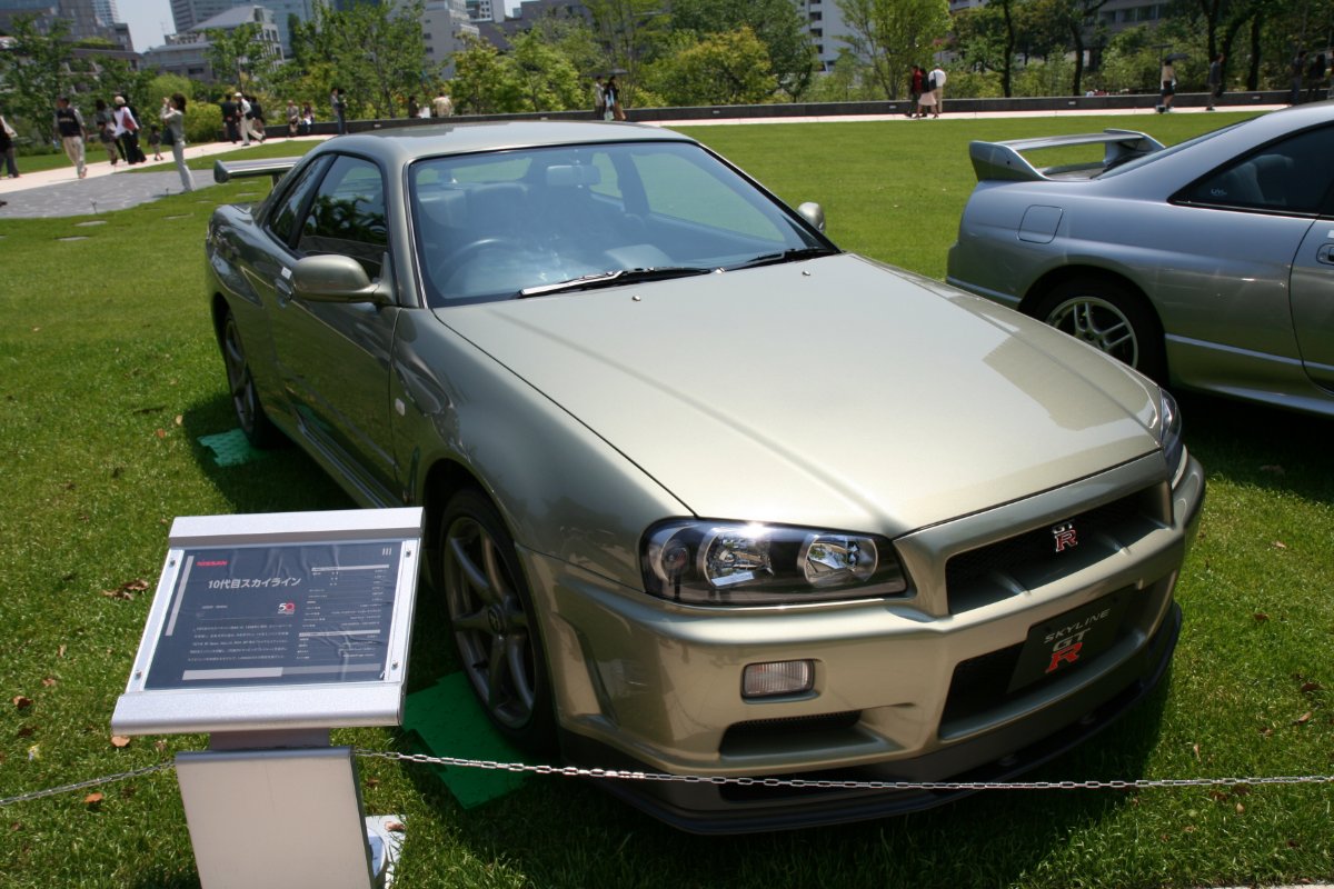 Nissan Skyline GT-R R34 (BNR34) side view, photo by PRiMENON via Wikimedia Commons