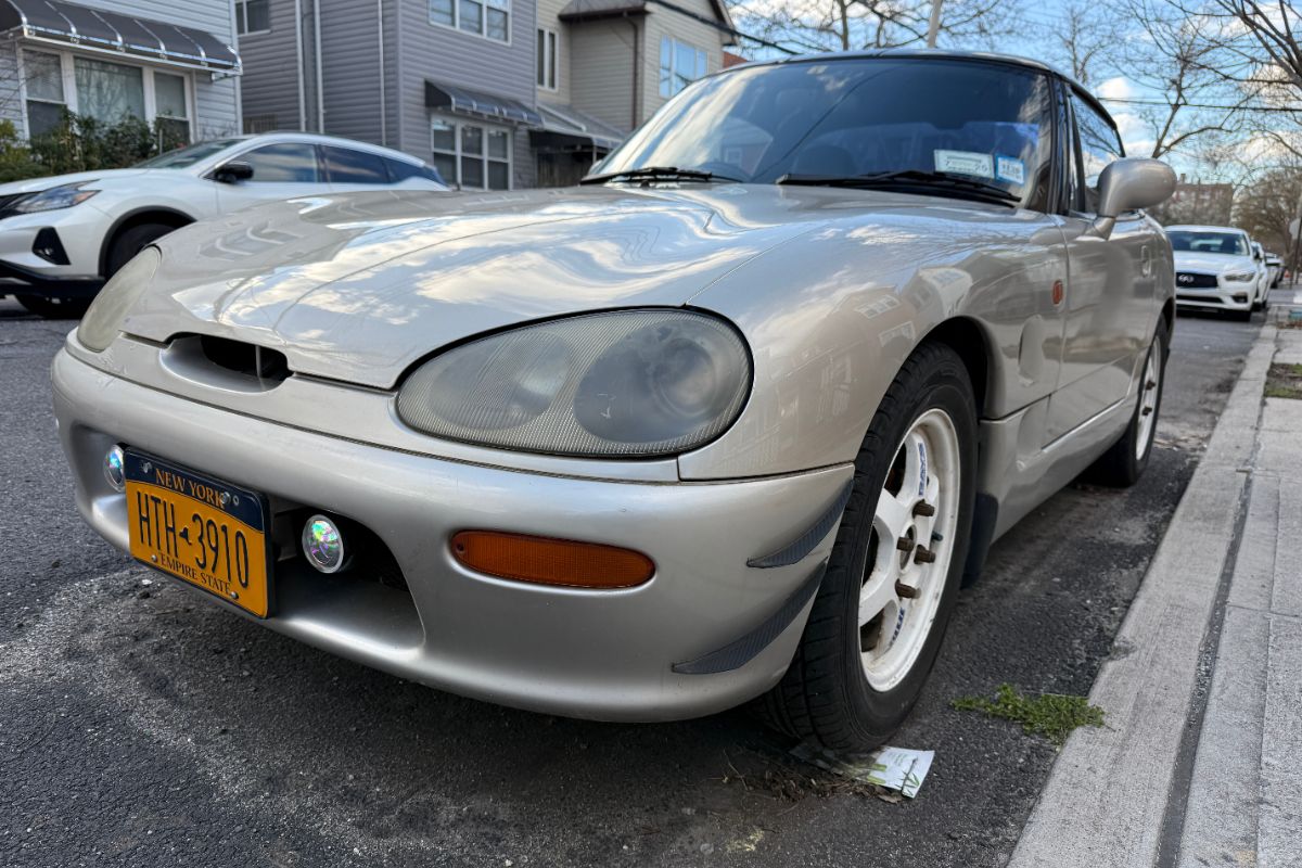 Suzuki Cappuccino kei roadster front three-quarter view, Wikimedia Commons photo